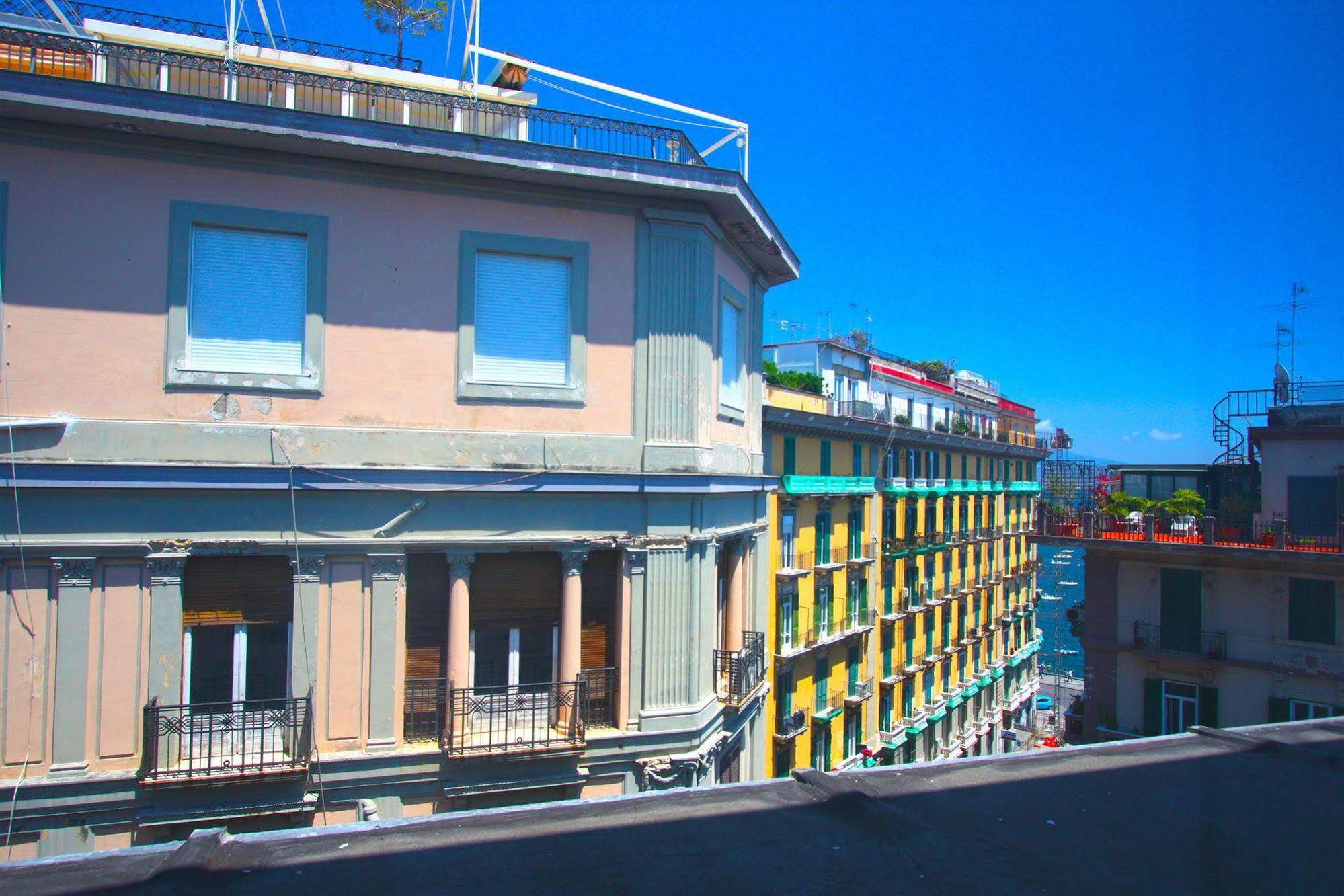 Megaride Santa Lucia Acomodação com café da manhã Nápoles Exterior foto